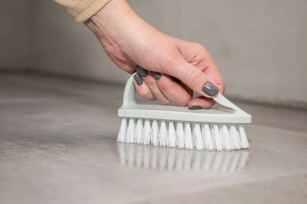 Skuteczne domowe sposoby na zmycie fugi z płytek bez chemii Skuteczne domowe sposoby na zmycie fugi z płytek bez chemii