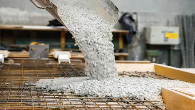 Jaki beton na strop monolityczny? Wybierz najlepszą klasę dla bezpieczeństwa Jaki beton na strop monolityczny? Wybierz najlepszą klasę dla bezpieczeństwa