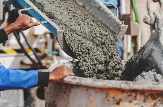 Jaki beton na strop B20 czy B25? Wybierz mądrze dla bezpieczeństwa Jaki beton na strop B20 czy B25? Wybierz mądrze dla bezpieczeństwa