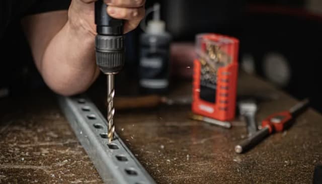 Wiertło tytanowe czy kobaltowe – które wybór oszczędzi czas i pieniądze? Wiertło tytanowe czy kobaltowe – które wybór oszczędzi czas i pieniądze?