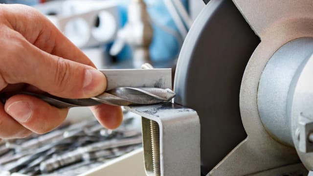 Jaka najlepsza ostrzałka do wierteł? Porównanie modeli i opinie użytkowników Jaka najlepsza ostrzałka do wierteł? Porównanie modeli i opinie użytkowników