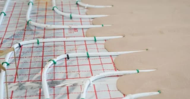 Zbrojenie wylewki pod ogrzewanie podłogowe – uniknij kosztownych błędów Zbrojenie wylewki pod ogrzewanie podłogowe – uniknij kosztownych błędów