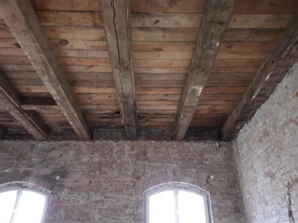 Jak wzmocnić strop drewniany i uniknąć kosztownych napraw? Jak wzmocnić strop drewniany i uniknąć kosztownych napraw?