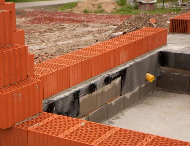 Porotherm na klej czy zaprawę – która metoda murowania jest lepsza? Porotherm na klej czy zaprawę – która metoda murowania jest lepsza?