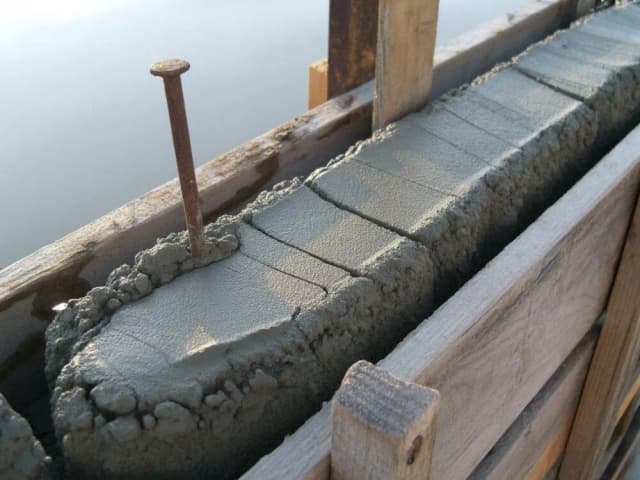 Jak długo wiąże beton? Kluczowe informacje o twardnieniu betonu Jak długo wiąże beton? Kluczowe informacje o twardnieniu betonu