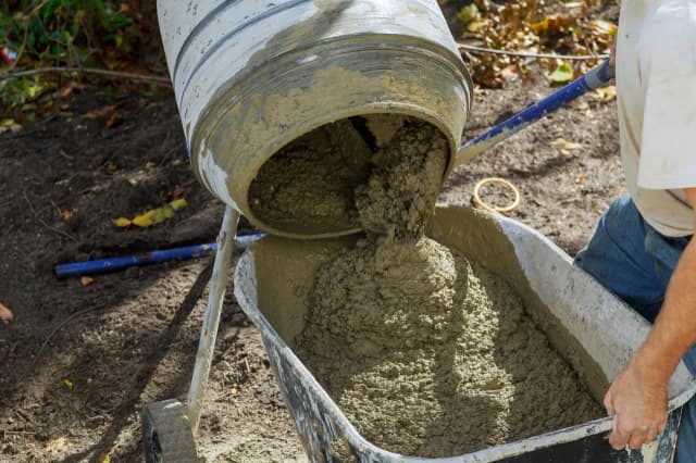 Ile wiąże beton B25 na stropie? Kluczowe informacje, które musisz znać! Ile wiąże beton B25 na stropie? Kluczowe informacje, które musisz znać!
